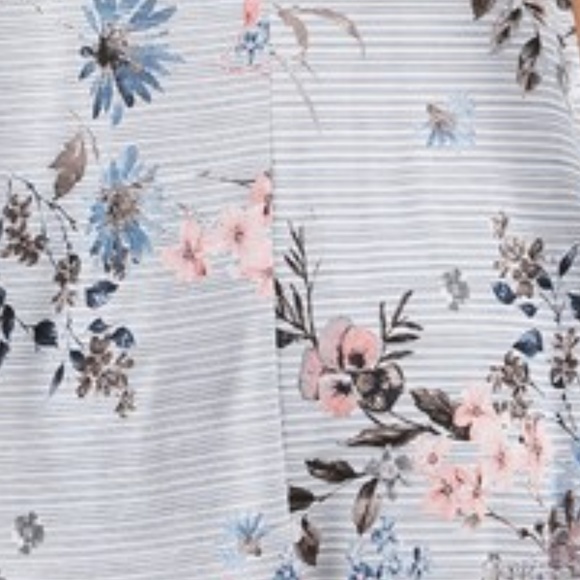 ➕ Floral Cutout Top - Picture 5 of 6